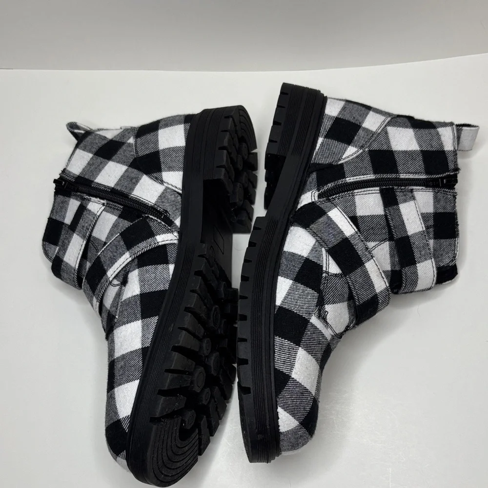 SO size 11 Black and White Plaid Ankle Boots - Picture 3 of 8